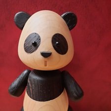 Деревянная фигурка панды
