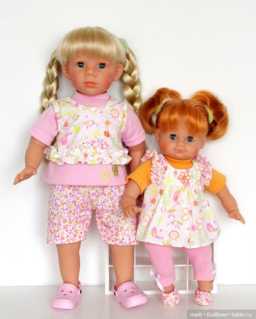 Куклы Schildkröt показывают фирменные наряды