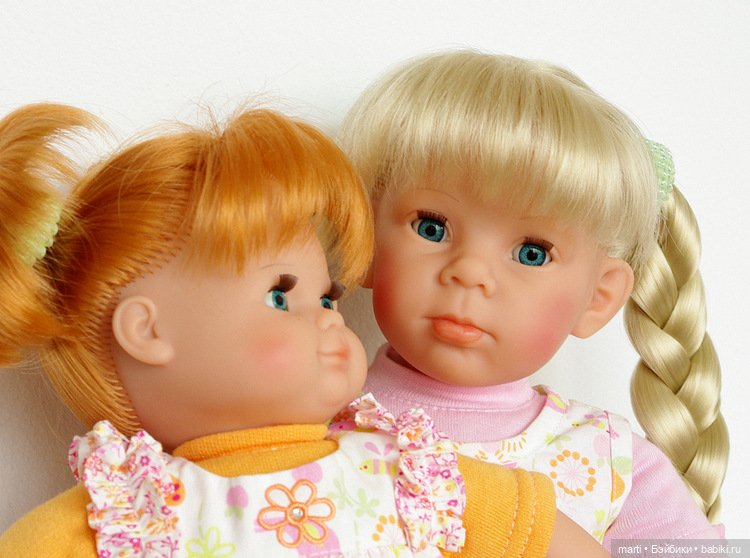 Куклы Schildkröt показывают фирменные наряды