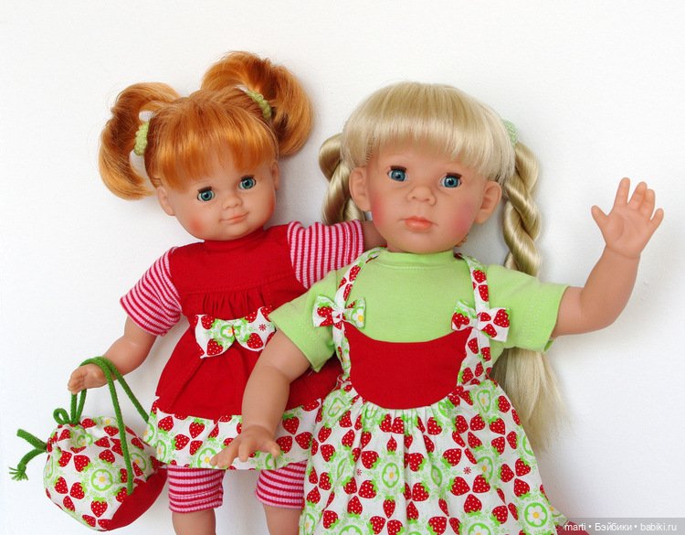 Куклы Schildkröt показывают фирменные наряды