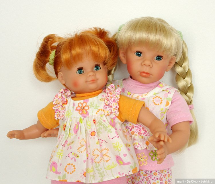 Куклы Schildkröt показывают фирменные наряды