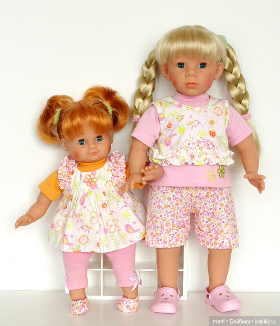 Куклы Schildkröt показывают фирменные наряды