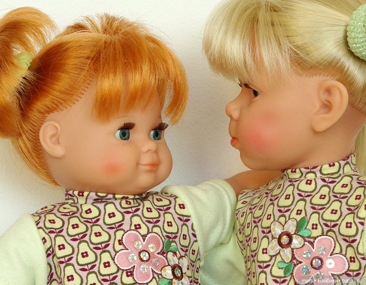 Куклы Schildkröt показывают фирменные наряды