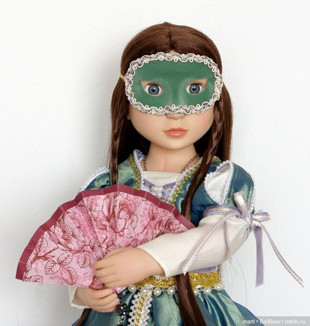 Matilda A Girl for All Time - плащ и бальное платье