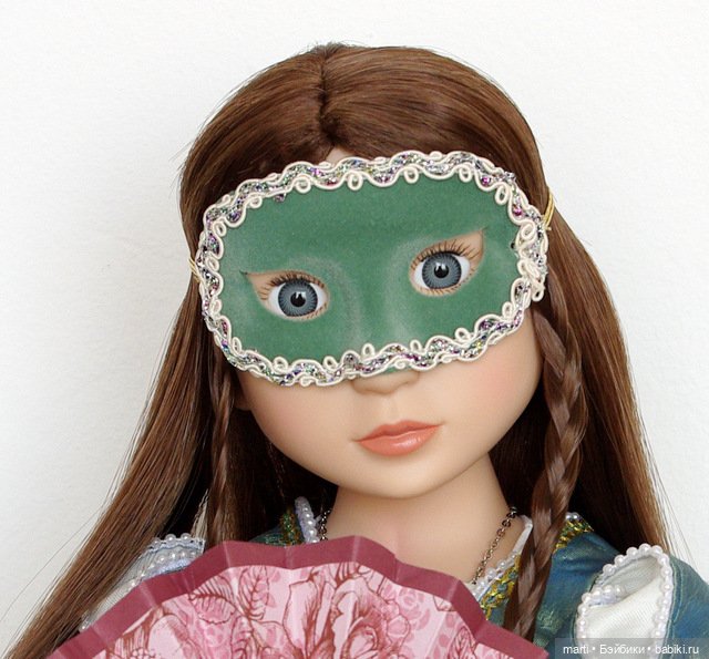 Matilda A Girl for All Time - плащ и бальное платье