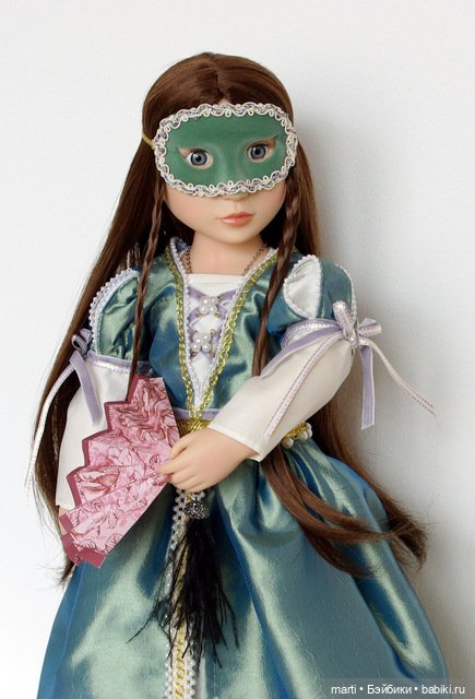 Matilda A Girl for All Time - плащ и бальное платье