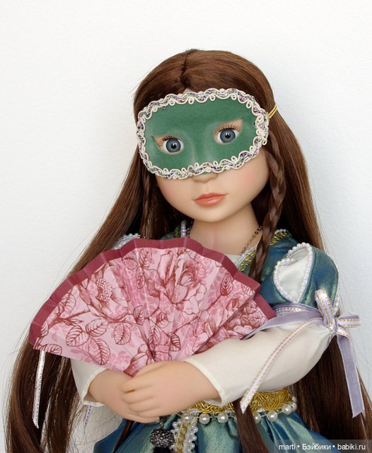 Matilda A Girl for All Time - плащ и бальное платье