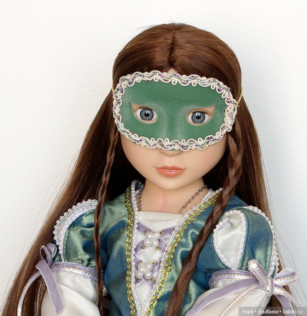 Matilda A Girl for All Time - плащ и бальное платье