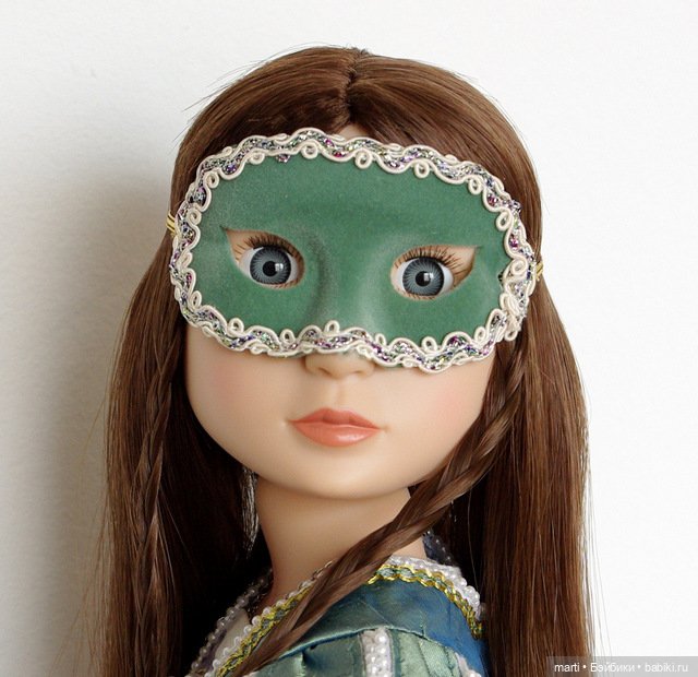 Matilda A Girl for All Time - плащ и бальное платье