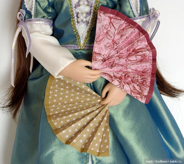 Matilda A Girl for All Time - плащ и бальное платье (фото 8)