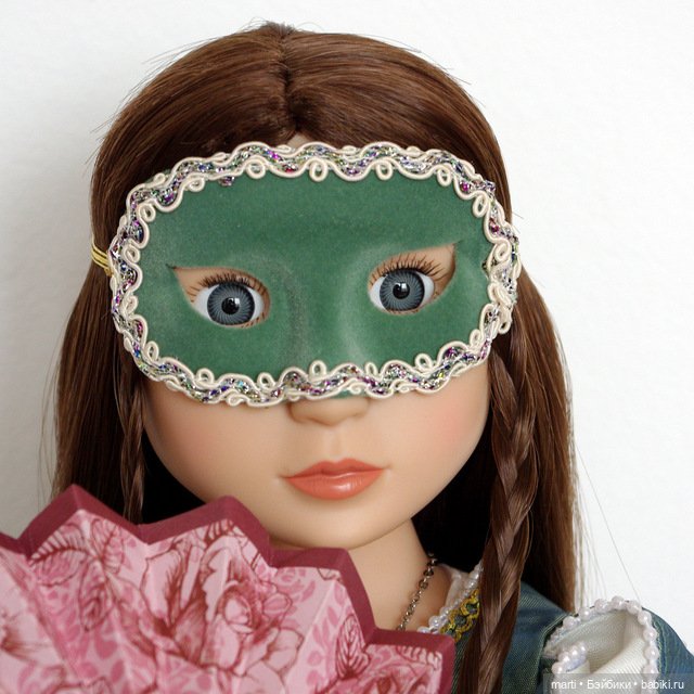 Matilda A Girl for All Time - плащ и бальное платье