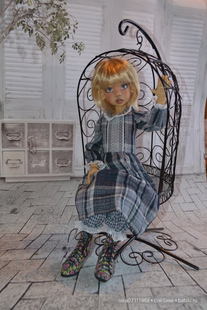 У Надюши новый наряд, Houp by Kaye Wiggs