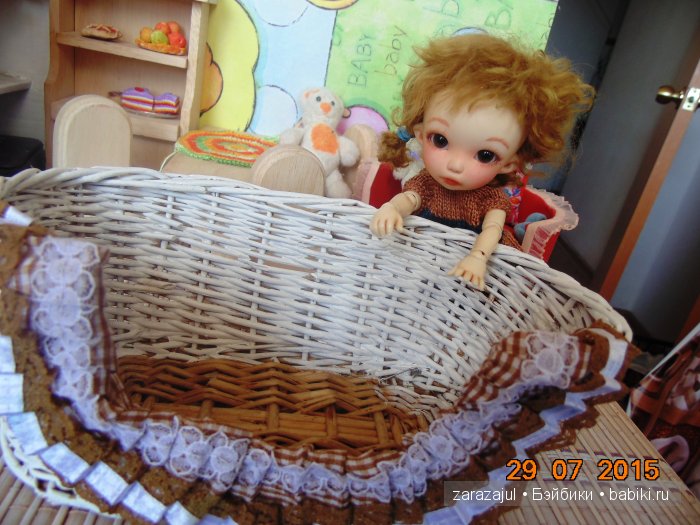 Айкин мастер класс - кроватка для куклы из корзиночки (фото 8)
