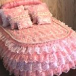 Двуспальная кровать для кукол