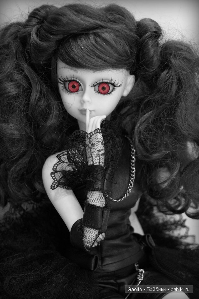 Готический наряд для куклы (фото 10)