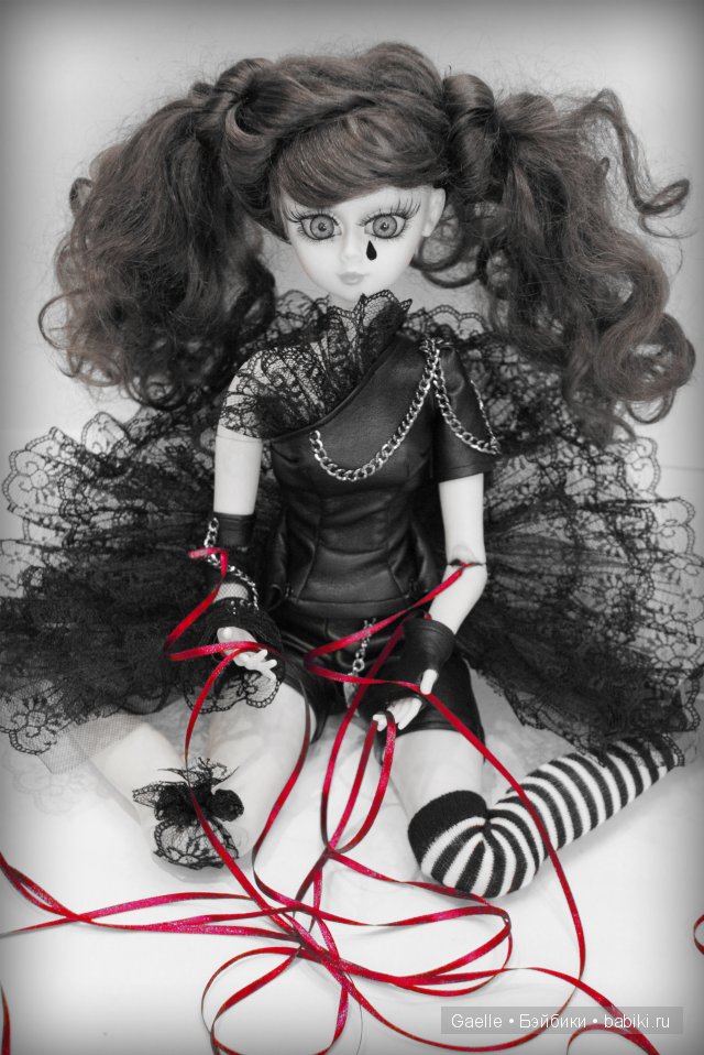 Готический наряд для куклы (фото 3)