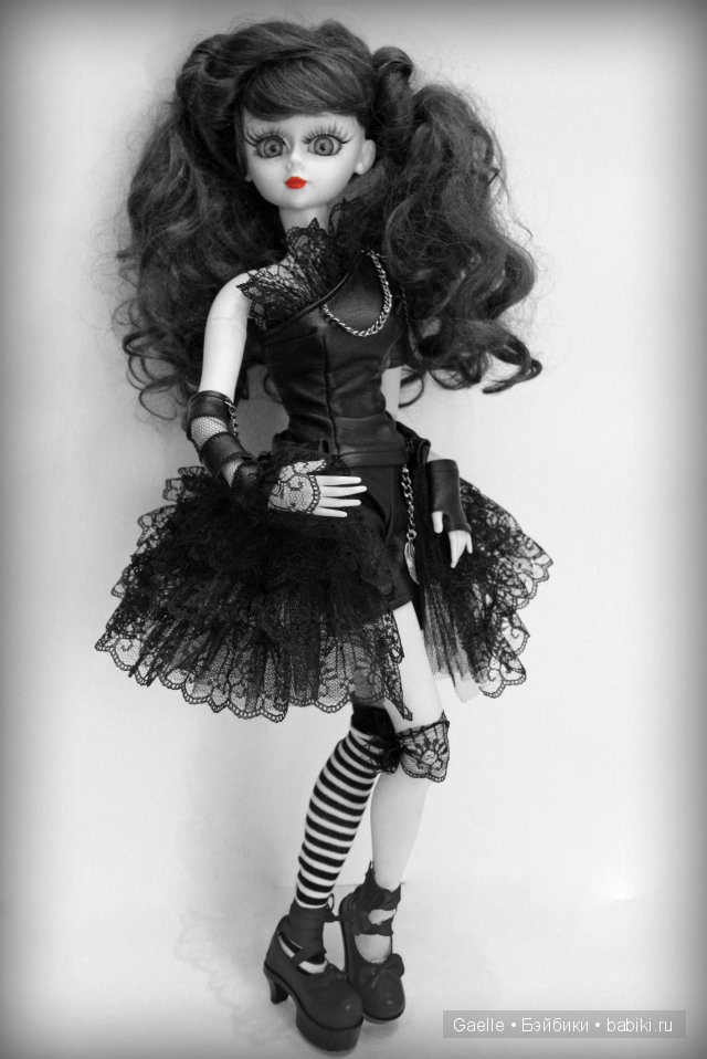 Готический наряд для куклы (фото 8)