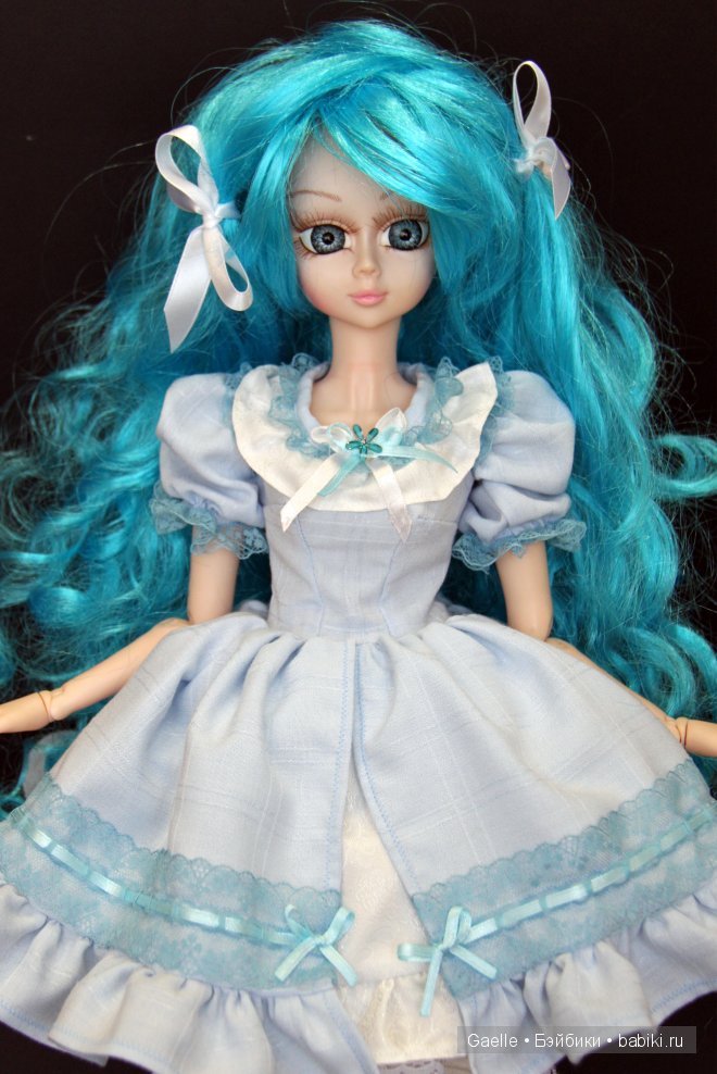 Девочка с голубыми волосами (фото 2)