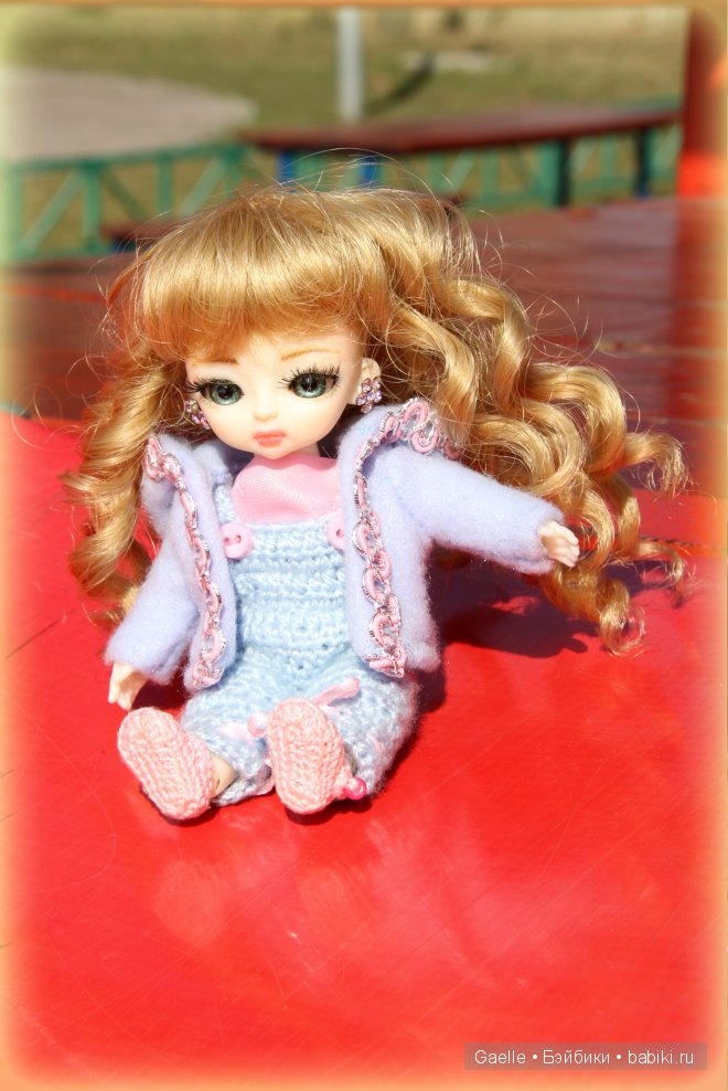 Малышка Hujoo на детской площадке (фото 7)