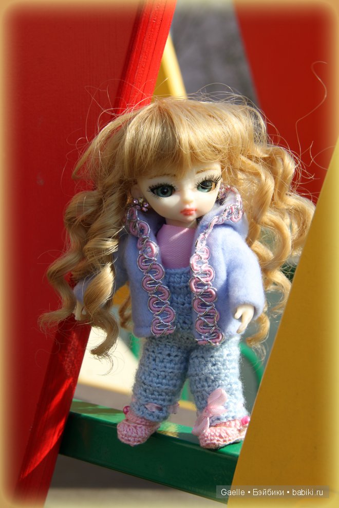 Малышка Hujoo на детской площадке (фото 3)