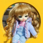 Малышка Hujoo на детской площадке