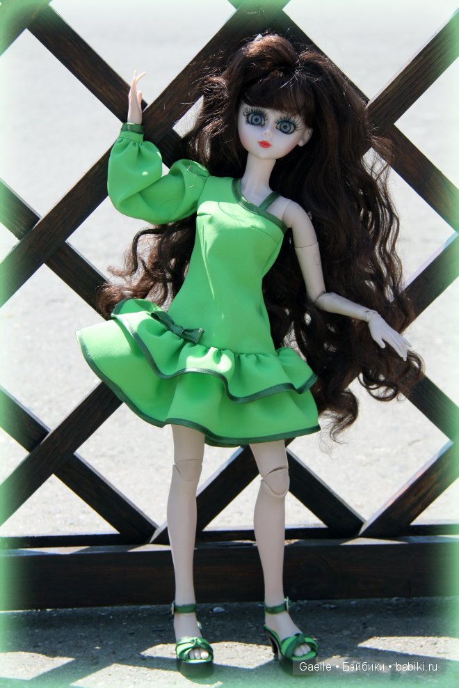 Яркий летний комплект для куклы: платье и туфельки (фото 2)