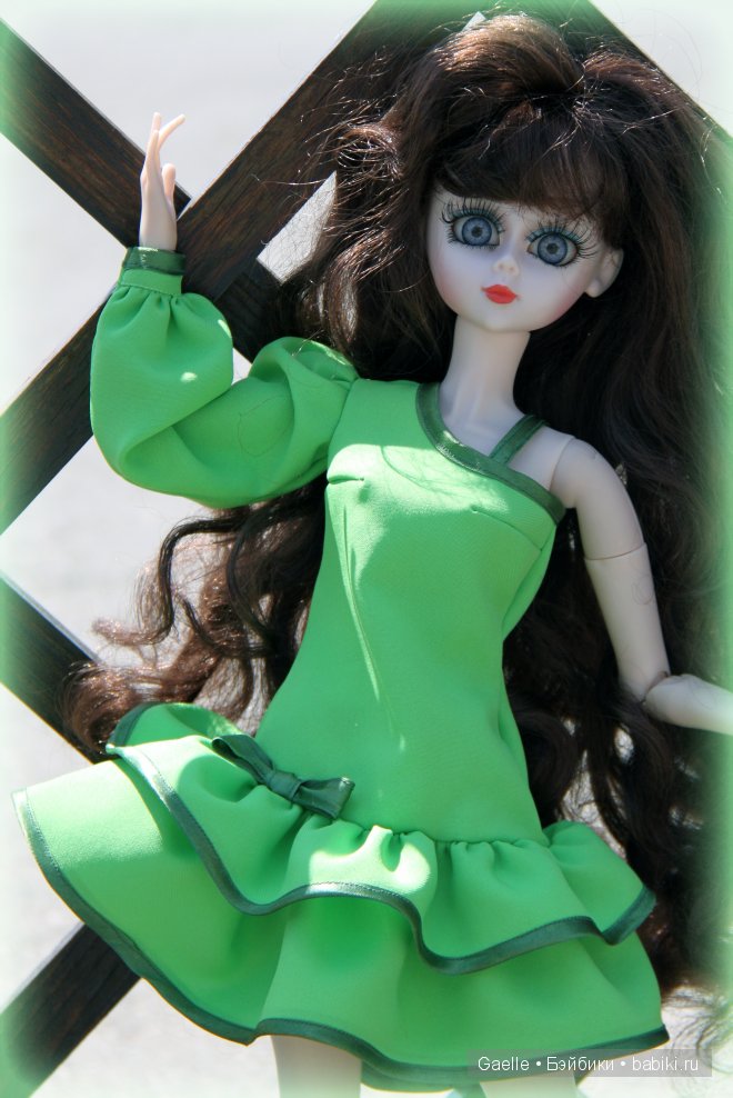 Яркий летний комплект для куклы: платье и туфельки (фото 3)