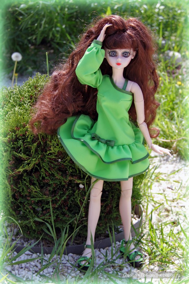 Яркий летний комплект для куклы: платье и туфельки