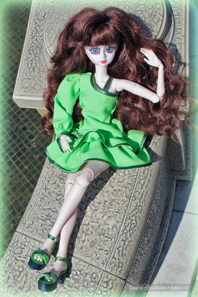 Яркий летний комплект для куклы: платье и туфельки (фото 7)