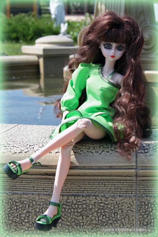 Яркий летний комплект для куклы: платье и туфельки (фото 6)