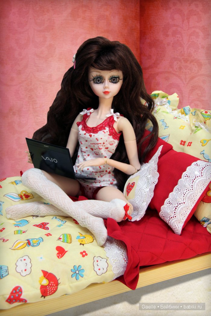 Постельные истории. Белье и пижамка для куклы Звезда подиума (фото 2)