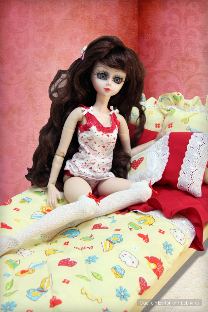 Постельные истории. Белье и пижамка для куклы Звезда подиума