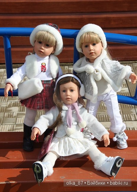 На улице лето...А ко мне приехала такая вот зимняя компания-Снегурочки Готц ( Gotz)