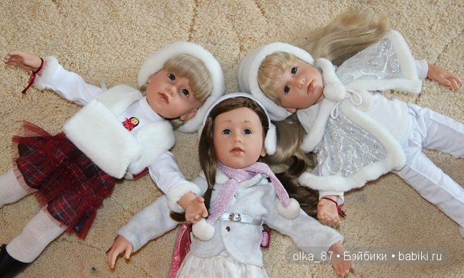 На улице лето...А ко мне приехала такая вот зимняя компания-Снегурочки Готц ( Gotz)