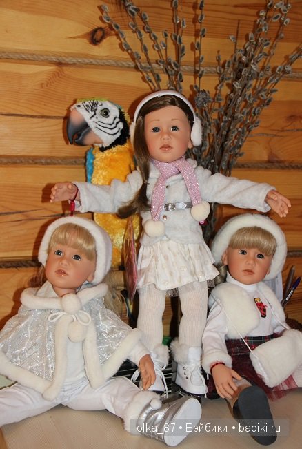 На улице лето...А ко мне приехала такая вот зимняя компания-Снегурочки Готц ( Gotz)