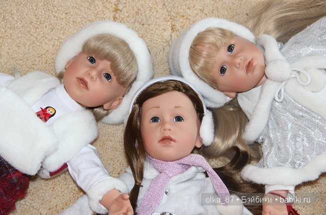 На улице лето...А ко мне приехала такая вот зимняя компания-Снегурочки Готц ( Gotz)