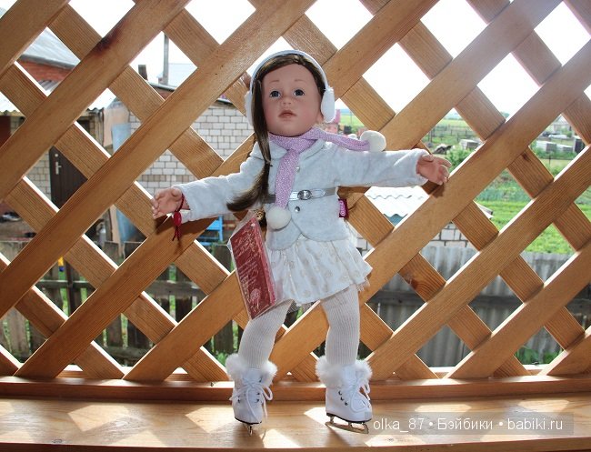 На улице лето...А ко мне приехала такая вот зимняя компания-Снегурочки Готц ( Gotz)