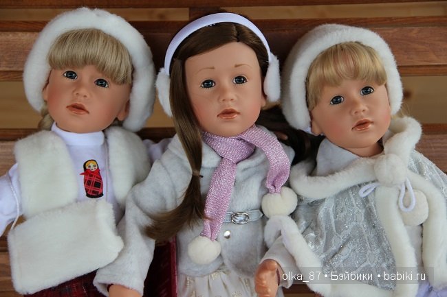 На улице лето...А ко мне приехала такая вот зимняя компания-Снегурочки Готц ( Gotz)