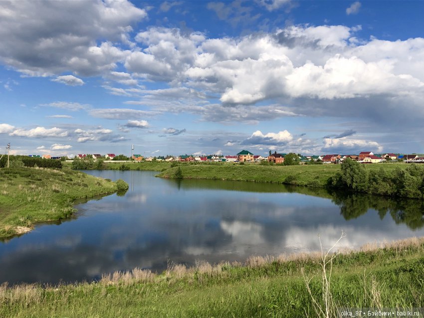 Оливия Nikki Britt на лесной прогулке