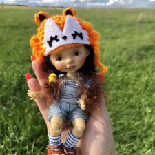 Оливия Nikki Britt на лесной прогулке