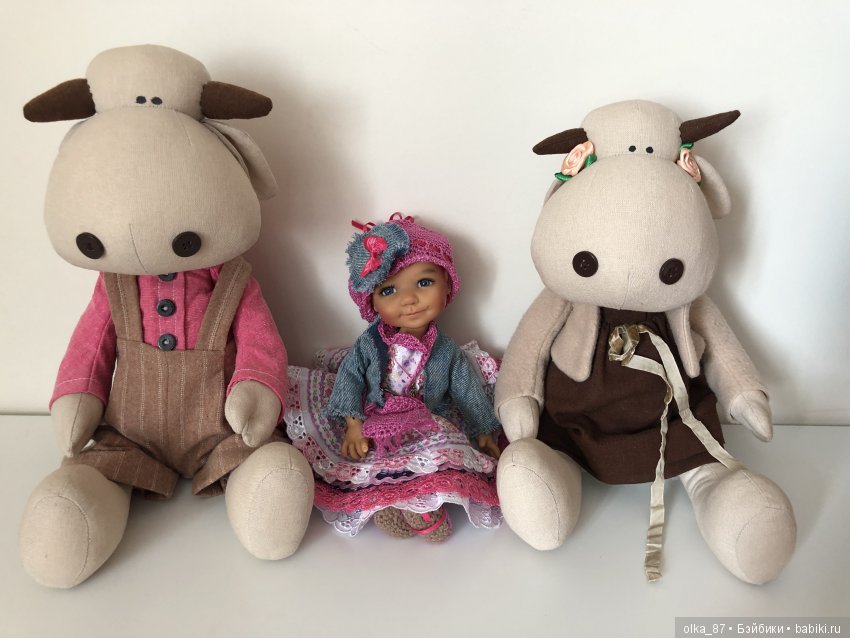Bailey Meadow dolls в наряде от мамочки