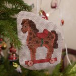 Вышиваем ёлочную игрушку... А почему бы и нет!
