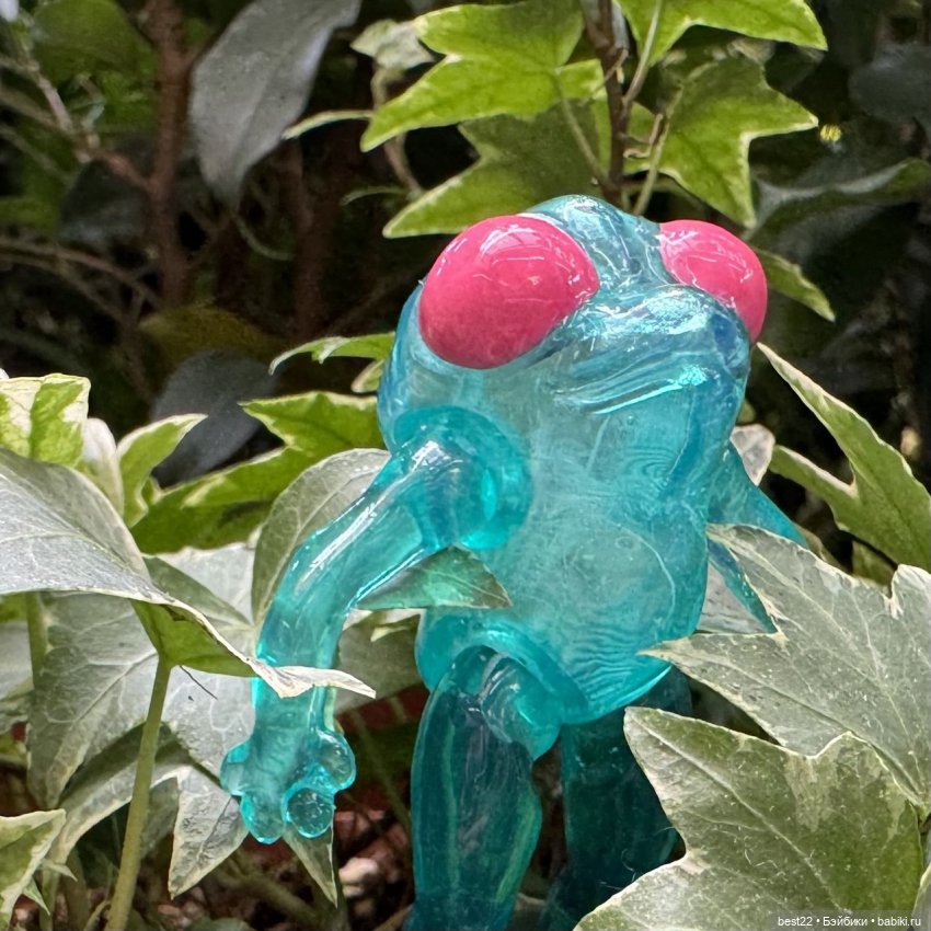 Квакушка с розовыми глазами (фото 4)