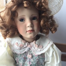 Фарфоровая кукла Caroline из Sweethearts of Summer collection