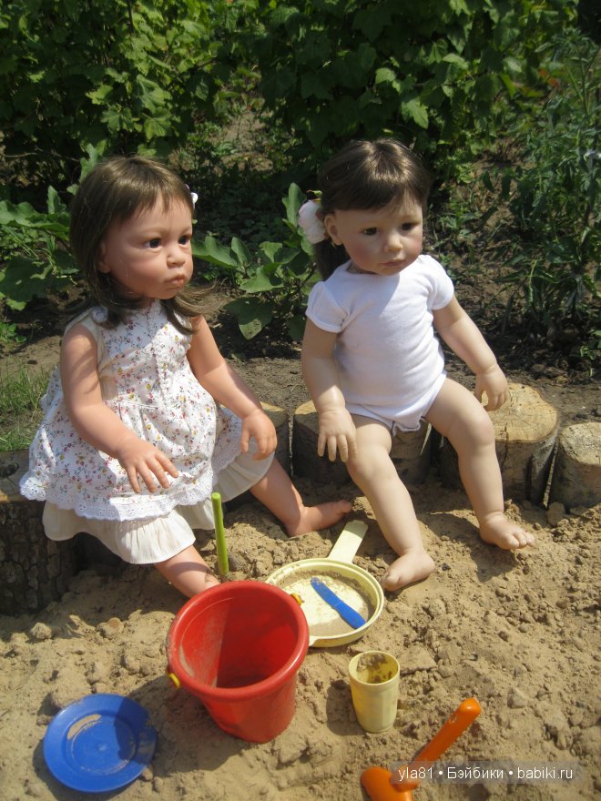 Дачные прогулки моих девочек