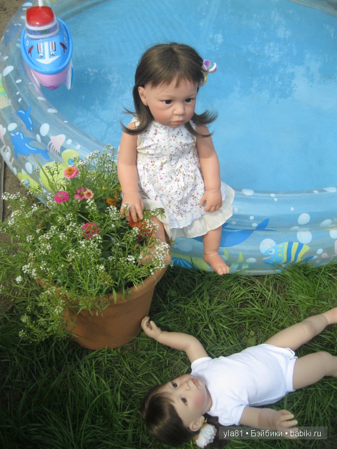 Дачные прогулки моих девочек