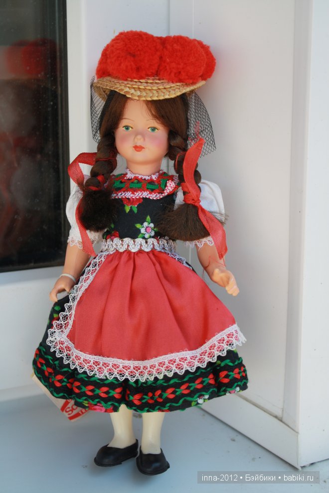 коллекция Баварок в шляпках с помпонами