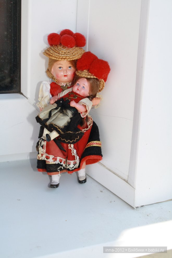 коллекция Баварок в шляпках с помпонами