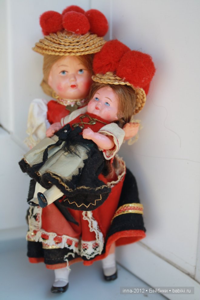 коллекция Баварок в шляпках с помпонами