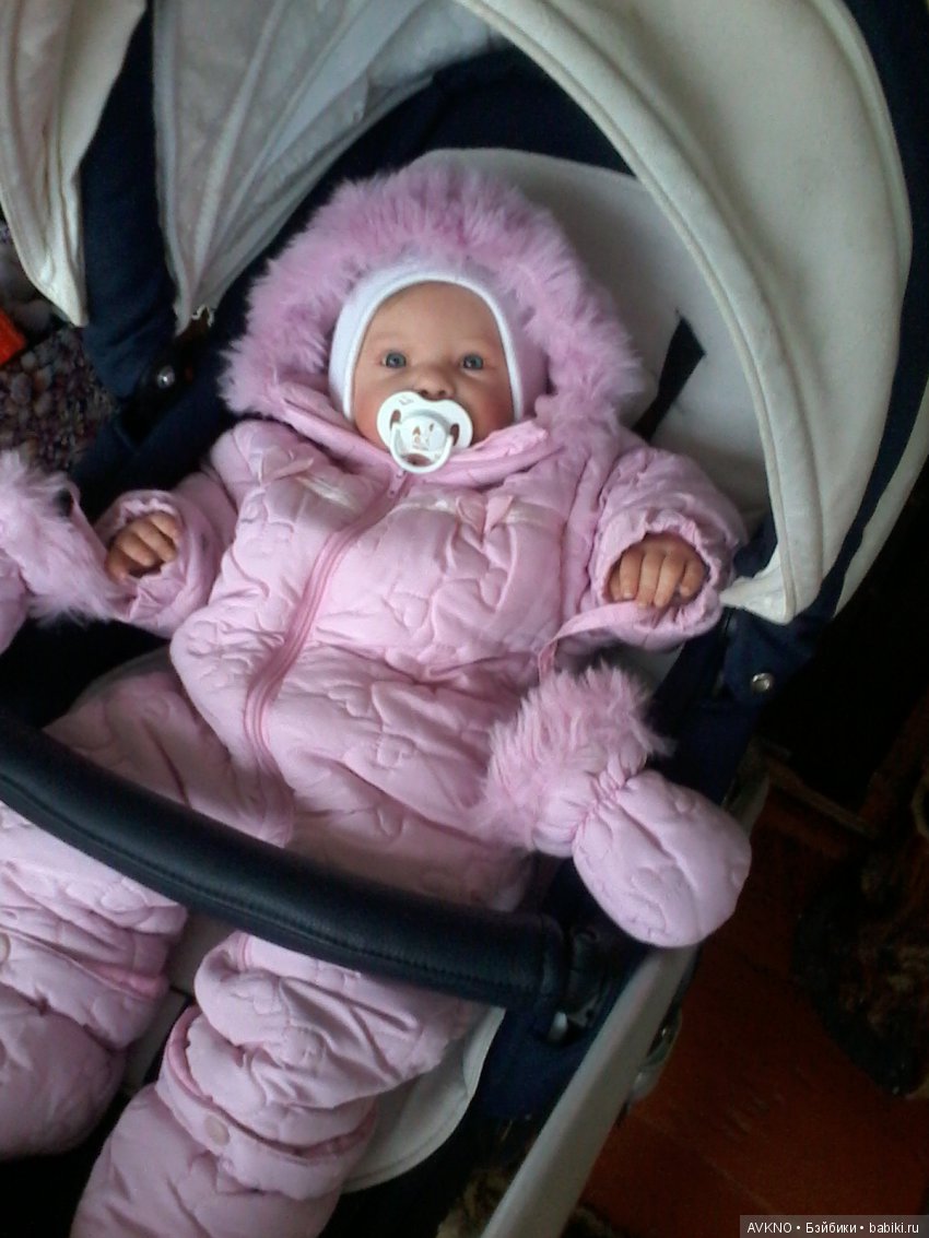 Прогулка с реборном. Коляски для кукол реборн. Коляска для реборн девочки. Реборны прогулки. Реборны прогулки.